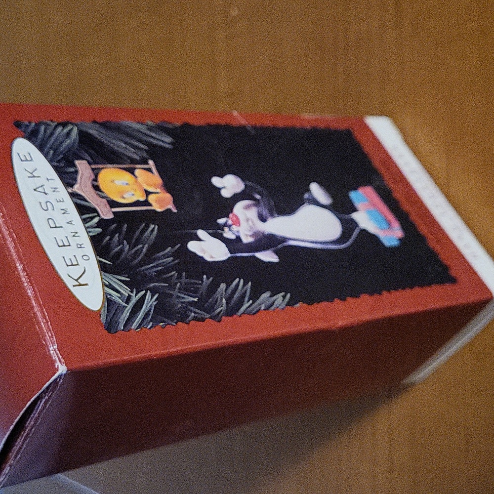Looney Tunes Sylvester Christmas Ornament - Picture 8 of 8
